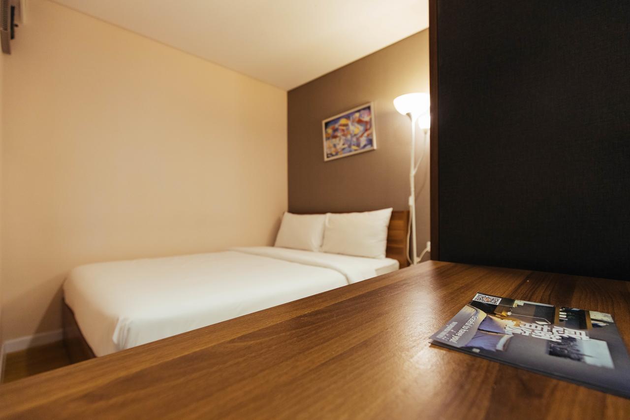 Roomme Hospitality Nang Linchee Branch Bangkok Eksteriør bilde